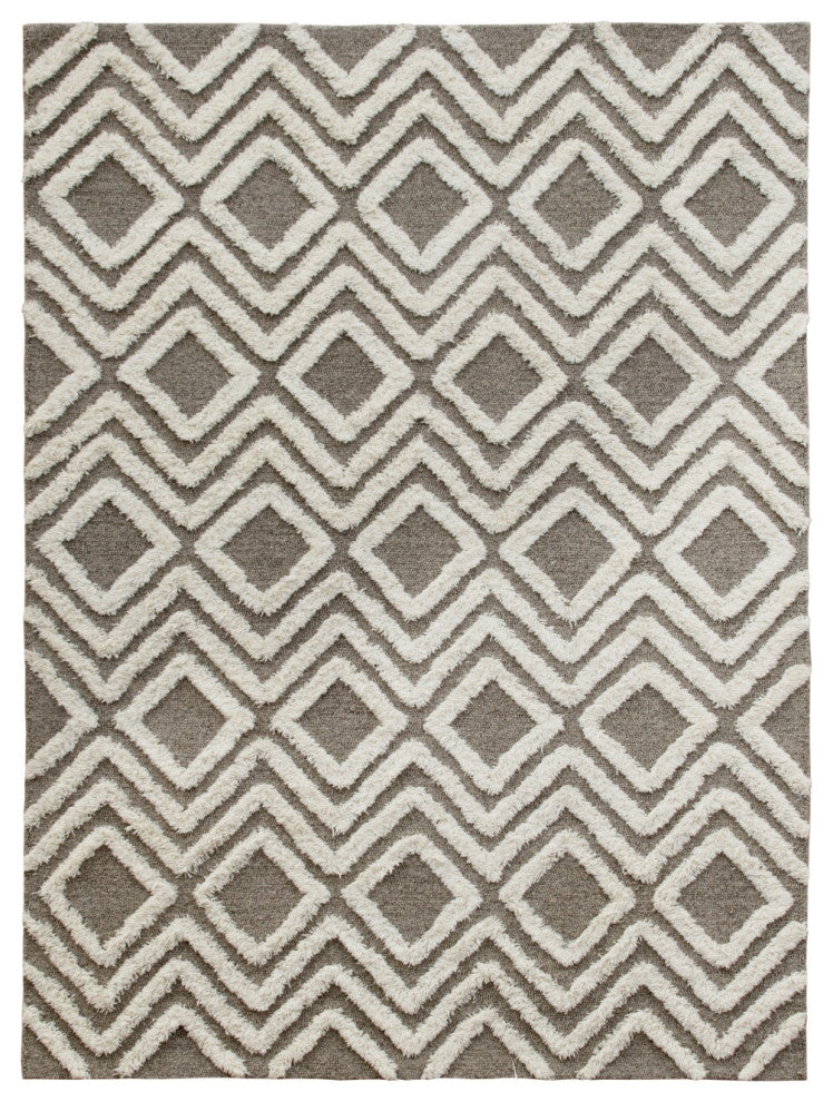7" x 9" Gray and White Diamond Area Rug