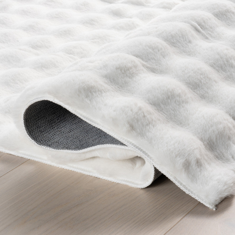 Nuloom Jeni Solid Faux Rabbit Machine Washable Area Rug, Off White 2'6"x8'