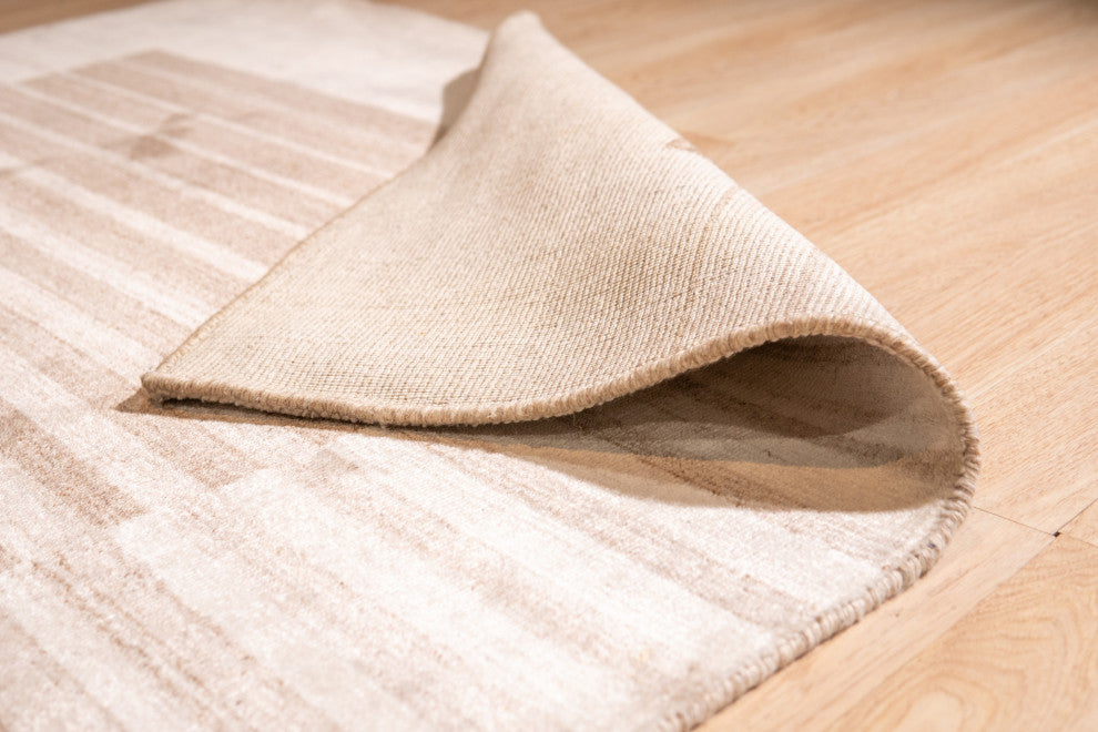 Ivory/Brown Urban Handmade Wool and Viscose Rug, 5' X 8'