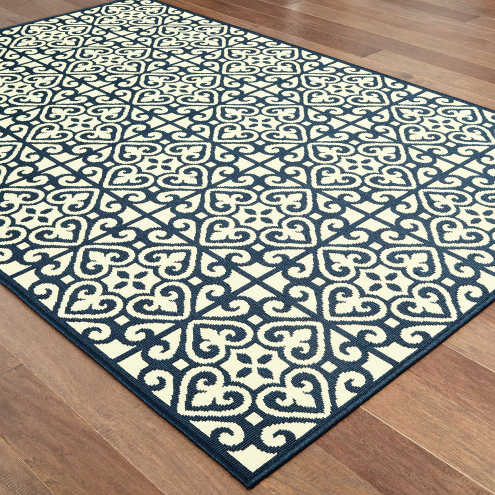 Martinique Intricate Lattice Ivory/ Navy Indoor/Outdoor Area Rug, 6'7"x9'6"