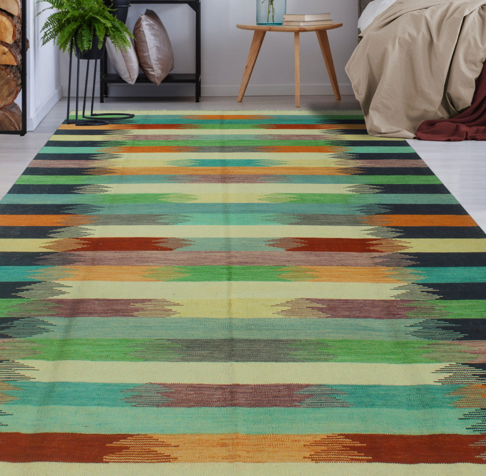 Winchester Kilim FeLight on Ivory/Blue Rug, 6'5x9'10