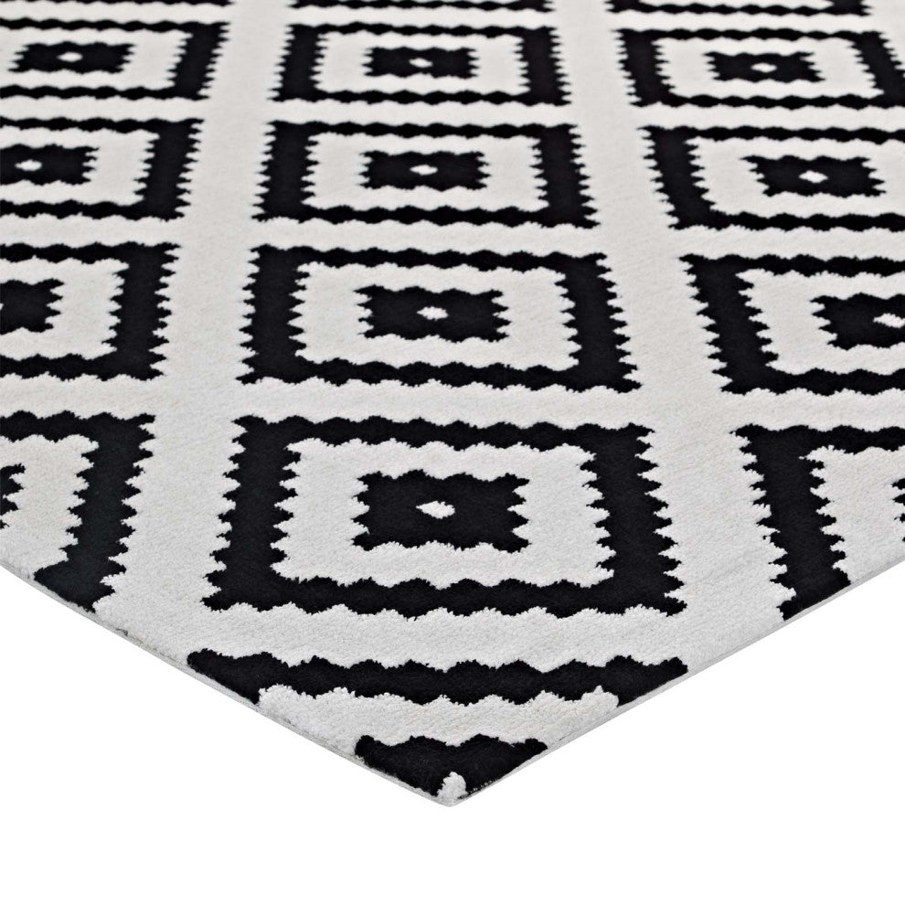 Alika Abstract Diamond Trellis 5x8 Area Rug - Black and White