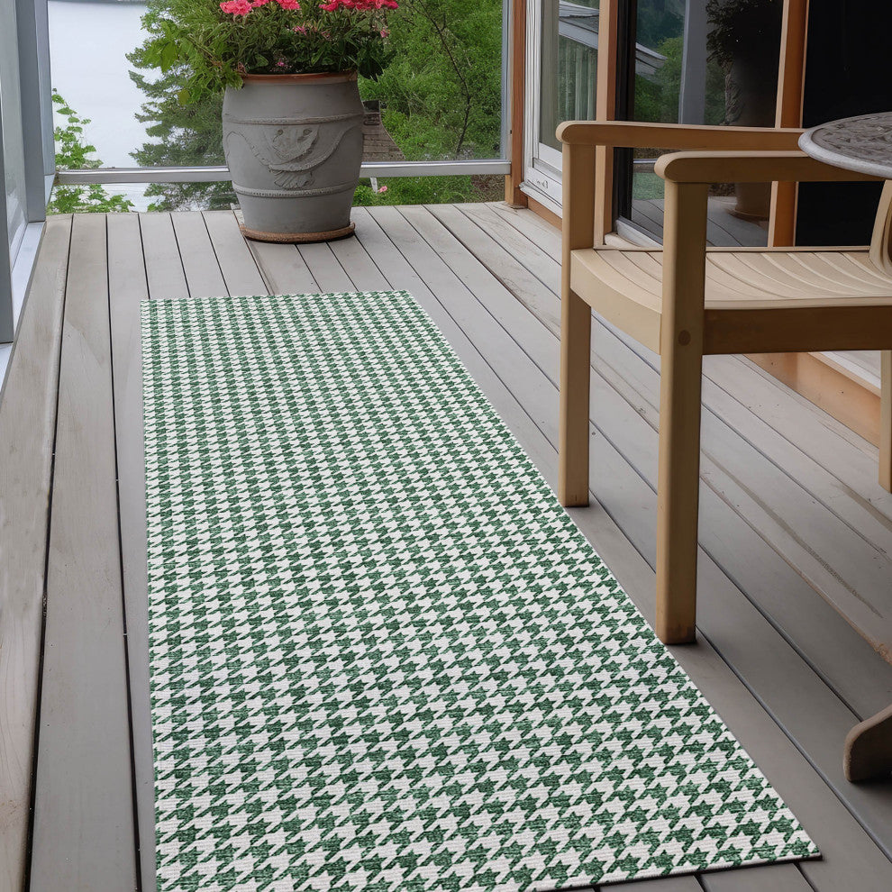Indoor/Outdoor Hinton HN1 Green Machine Washable 2'3" x 7'6" Rug