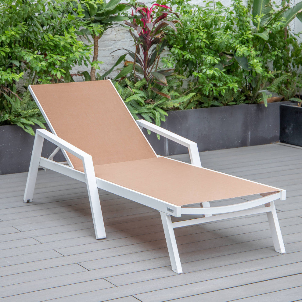 LeisureMod Marlin Chaise Lounge Set With Arms and Fire Pit Table, Light Brown