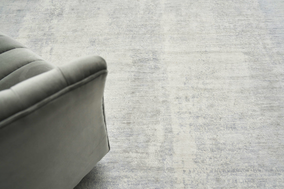 Fine Pure Silk Hand-Knotted Silk Silver/Ivory Area Rug