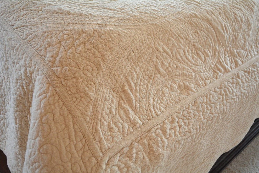 Super Soft Plush Solid Paisley Magic Carpet Quilt Set, Beige, Full