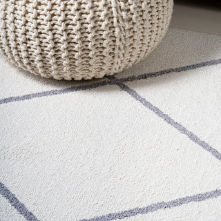 Cole Minimalist Diamond Trellis White/Gray 5' Round Area Rug