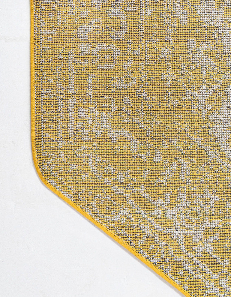 Traditional Adriana Square 4' Square Sunshine Area Rug