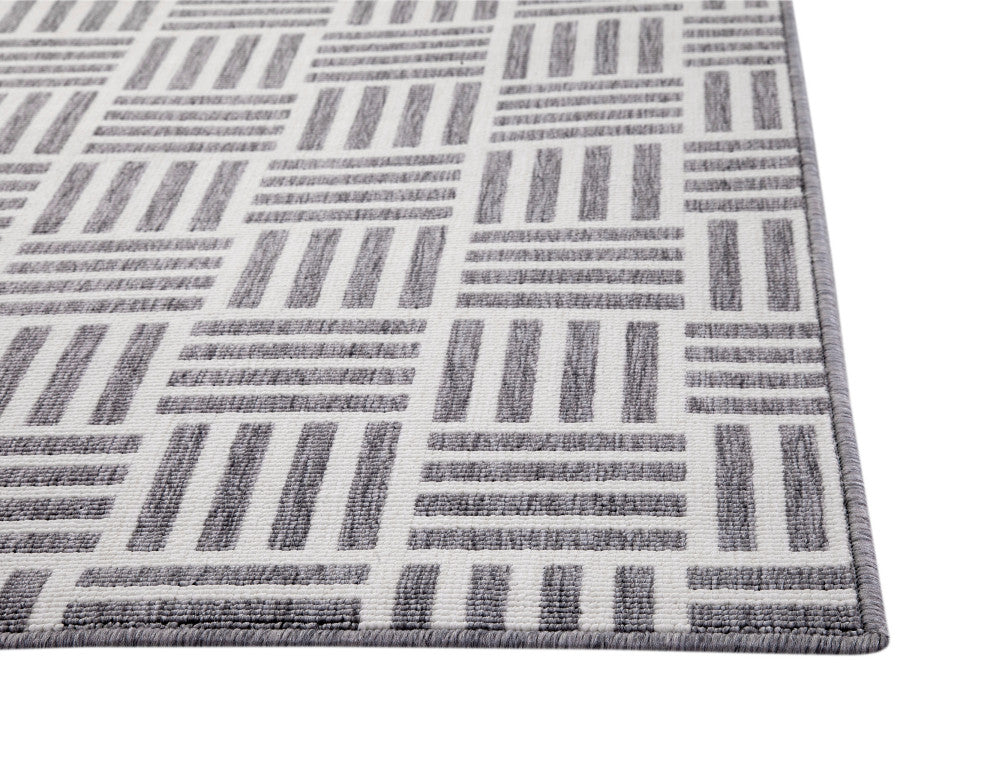Marina Nantucket White and Gray Polypropylene Indoor/ Outdoor Area Rug