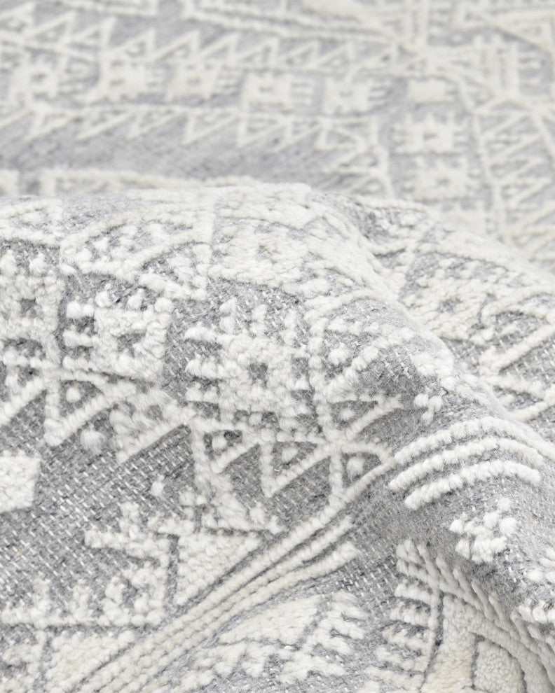 Misha, Handmade Area Rug 5' 0" x 8' 0"
