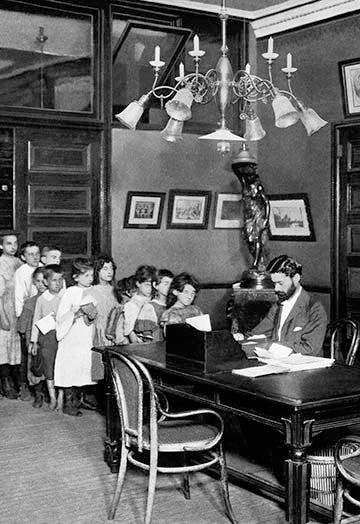 Young Depositors, New York City - Canvas Poster 20" x 30"
