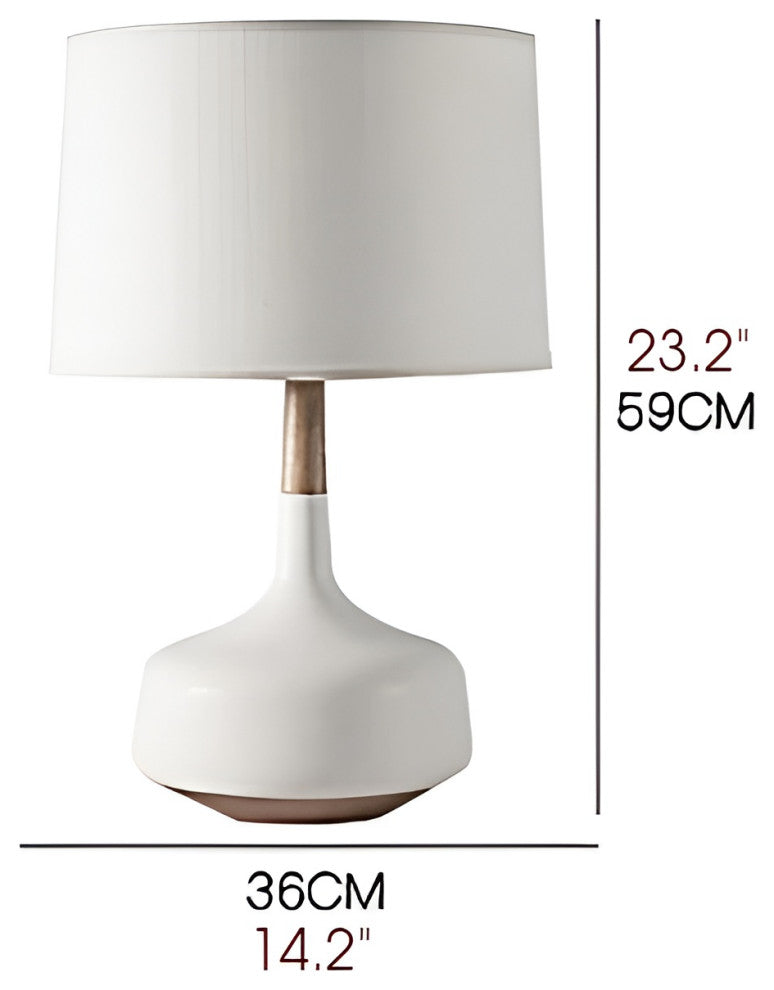Gstaad | White Simple Desk Lamp in a Nordic Style