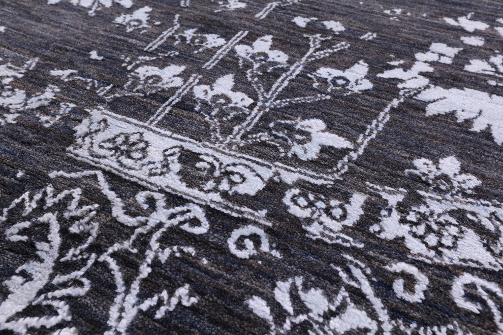 8' Round Persian Wool and Silk Handmade Rug Q9124
