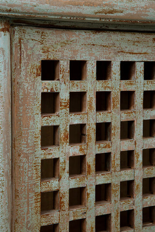 Close-up of lattice grid on white background (alternate_white_close).