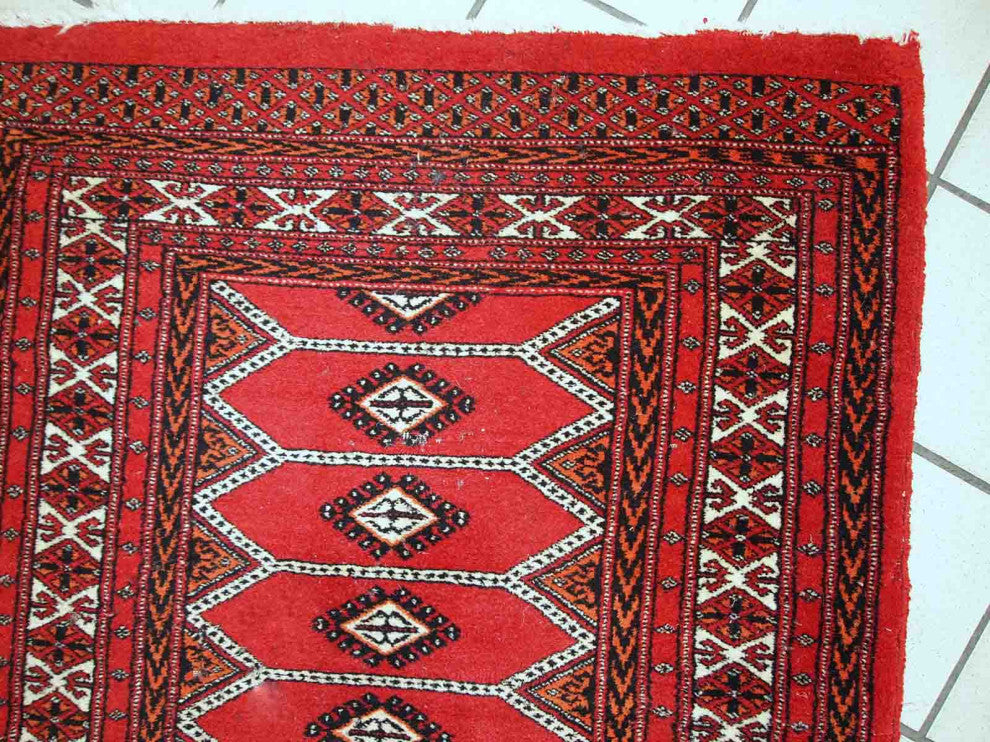 Handmade Vintage Pakistani Lahore Distressed Rug, 2.6'x4.7', 81cmx145cm 1960s