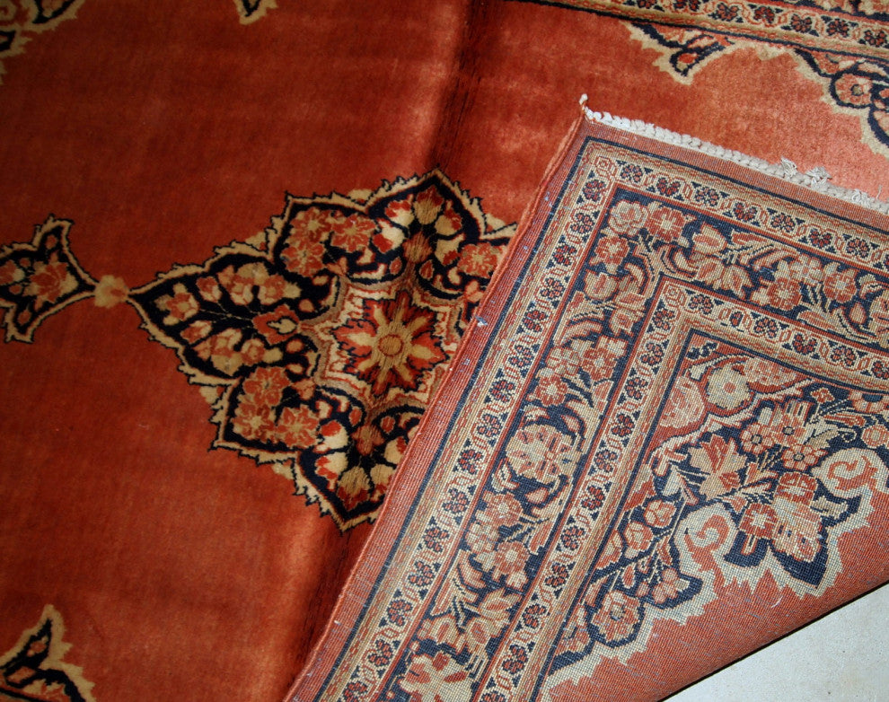 Handmade antique Persian Sarouk rug 3.5' x 5.3' (106cm x 161cm) 1920s