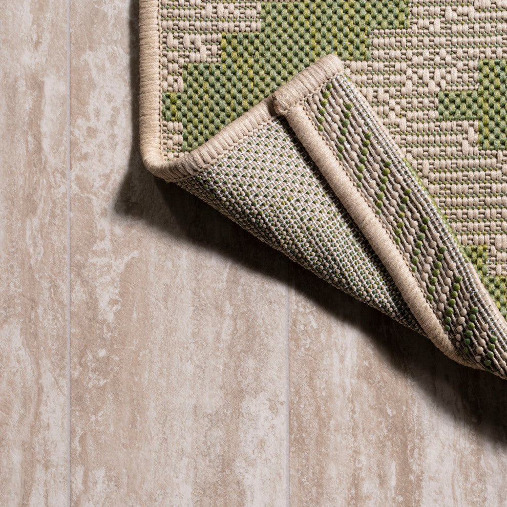 Sintra Diamond Tribal Indoor/Outdoor Green/Cream 5 x 8 Area Rug