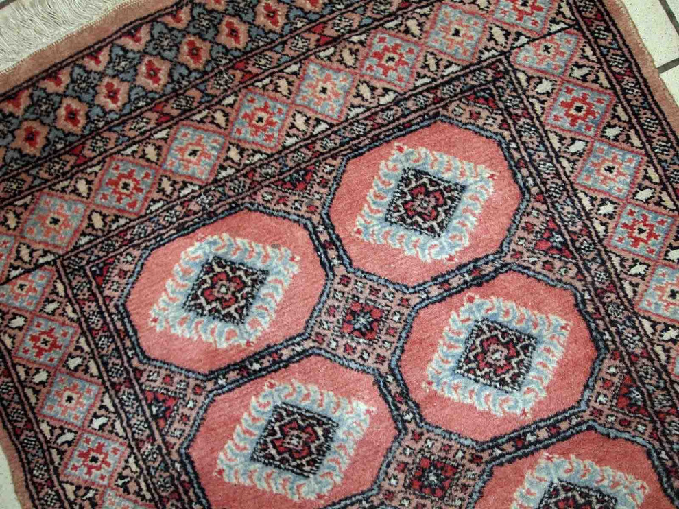 Handmade vintage Uzbek Bukhara rug 2.6' x 3.8' (81cm x 118cm) 1960s