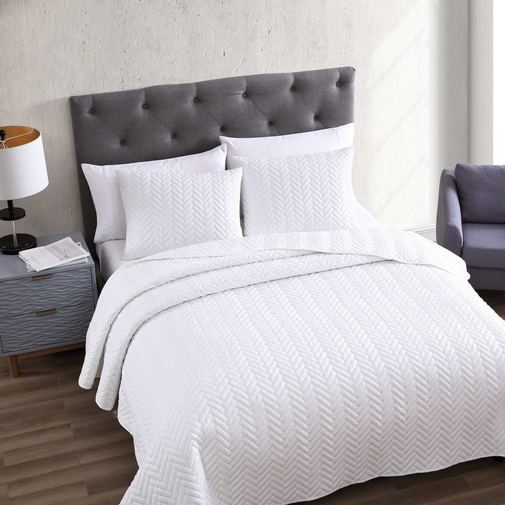 The Nesting Company Birch 3 Piece Quilt and Pillow Sham Set - Queen - White