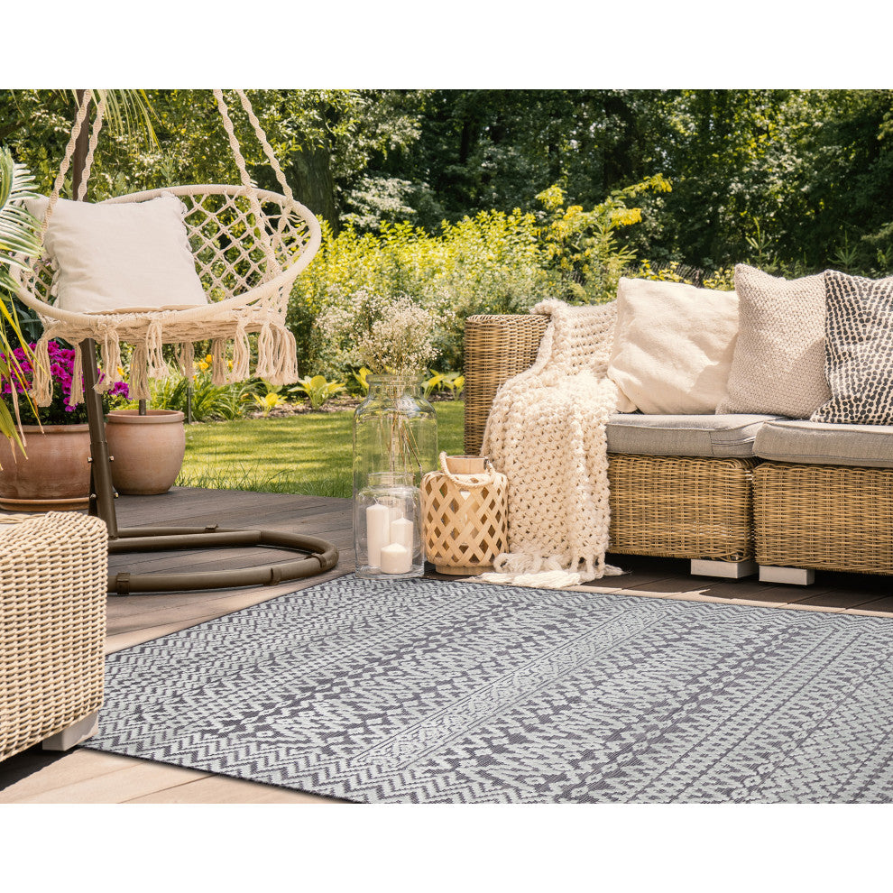 Canyon Tribal Stripe Indoor/Outdoor Rug, Charcoal, 3'2"x4'11"