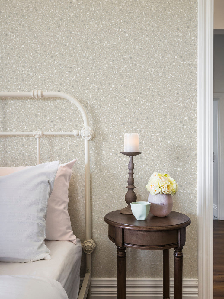 Hummelvik Light Grey Daisy Trail Wallpaper, Swatch