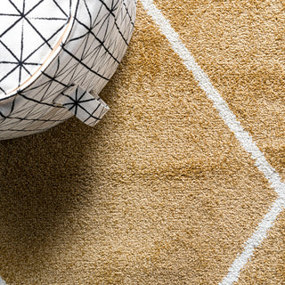 Cole Minimalist Diamond Trellis Gold/White 2 ft. x 8 ft. Runner Rug