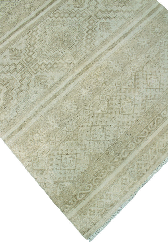 Yousafi Fine Chobi Ronnie Ivory Rug, 4'0x5'8