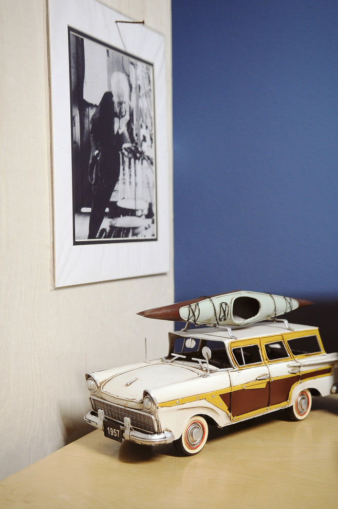 Fords Woody-Look Country Squire With Kayak Iron Model