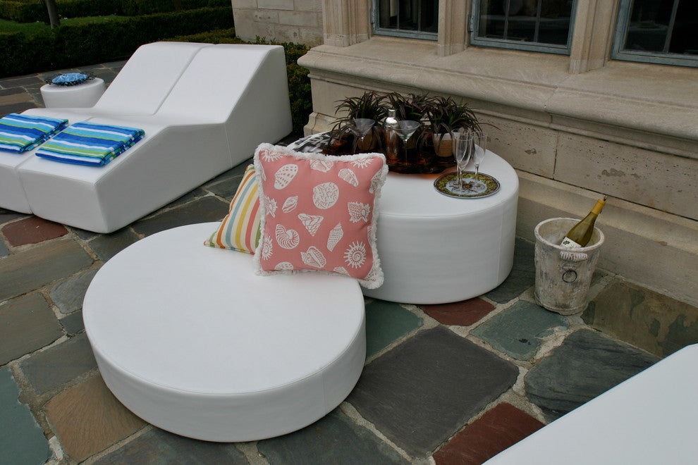 Note Oval Ottoman, Chill White