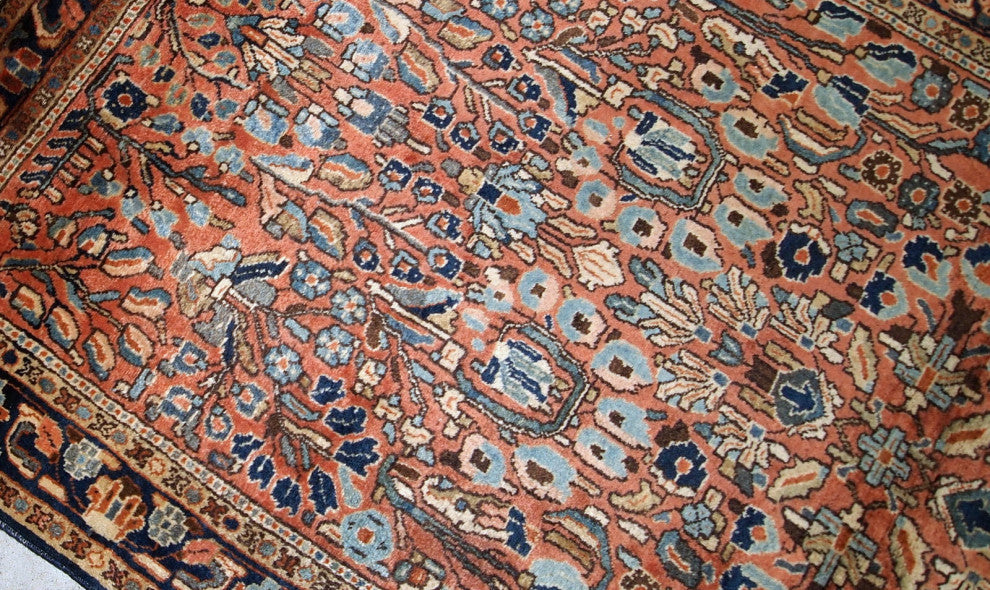 Handmade antique Persian Sarouk rug 3.4' x 5.4' (103cm x 164cm) 1920s