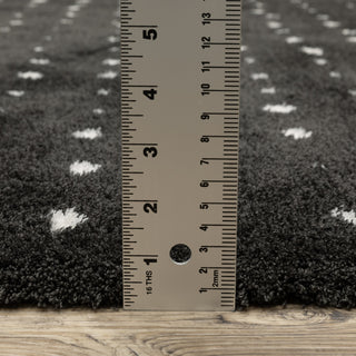 Greer Transitional Geo Dots Black/ Ivory Area Rug, 6'7" x 9'6"