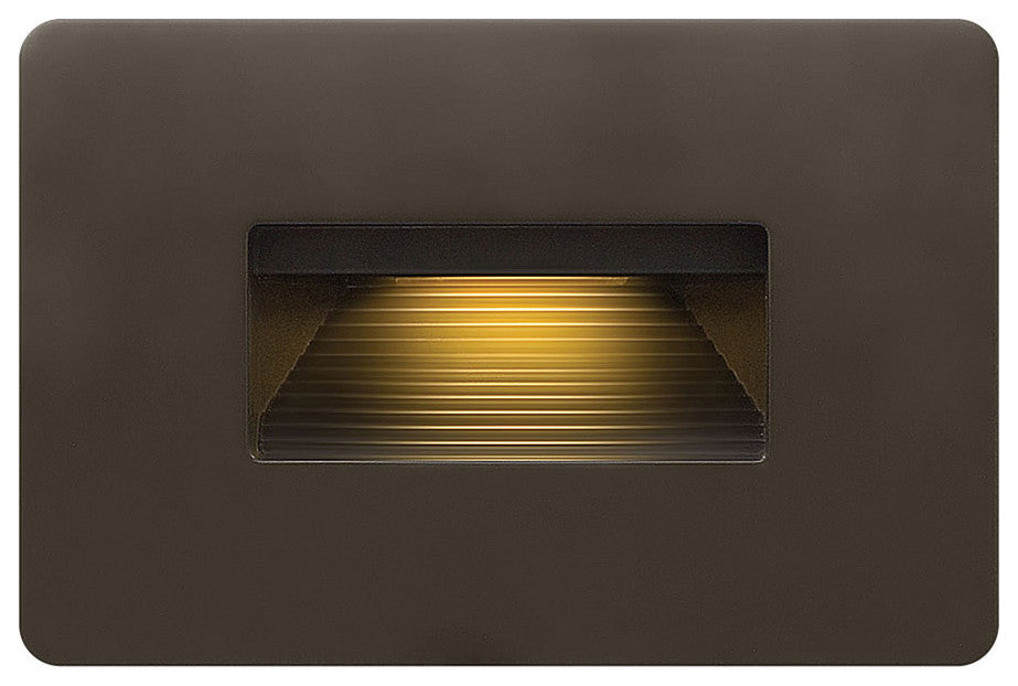 Hinkley Landscape Lighting Luna 4.5" 3000K 120v Step Light, Bronze