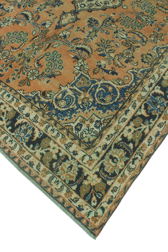Semi-Antique Villads Rust/Ivory Rug, 6'9x9'3