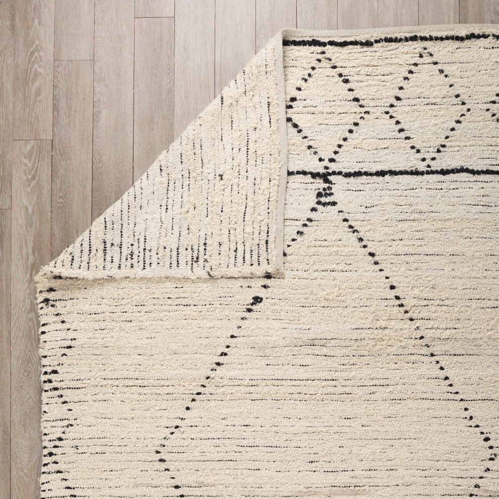 Calvert 5'x8' Ivory & Black Cotton Hand Woven Diamond Patterned Rug