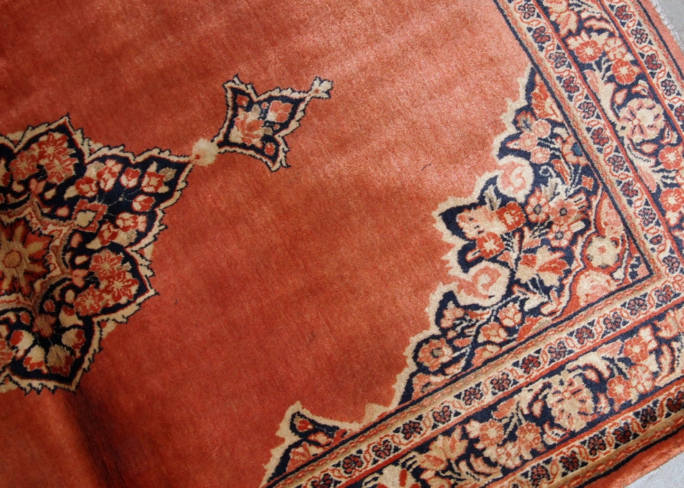 Handmade antique Persian Sarouk rug 3.5' x 5.3' (106cm x 161cm) 1920s