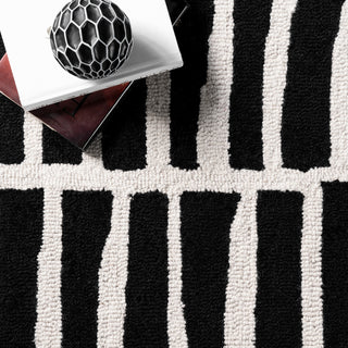 Nuloom Irregular Parallel Bars Area Rug, Black 4'x6'