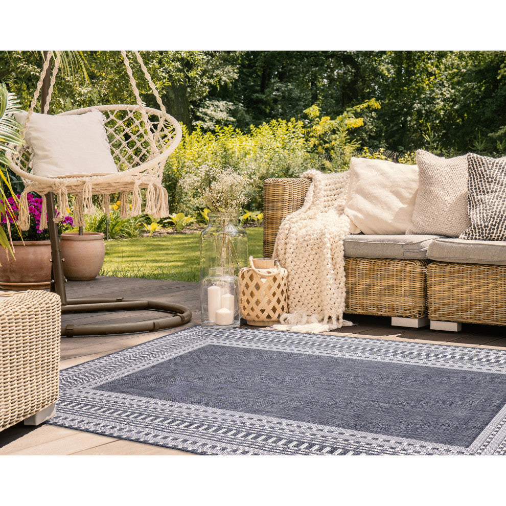 Malibu Etched Border Indoor/Outdoor Rug, Navy, 6'6"x9'3"