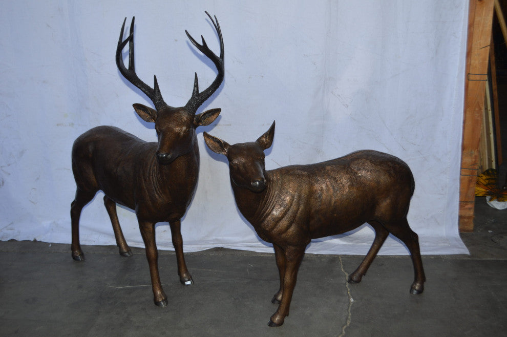 Pair of life size deer bronze statue - Size: 17"L x 44"W x 52"H.