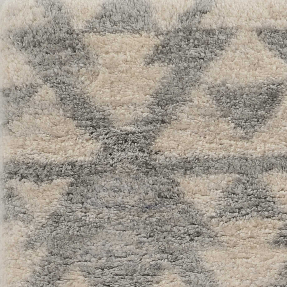 HomeRoots 5' x 8' Ivory or Grey Geometric Triangle Indoor Area Rug
