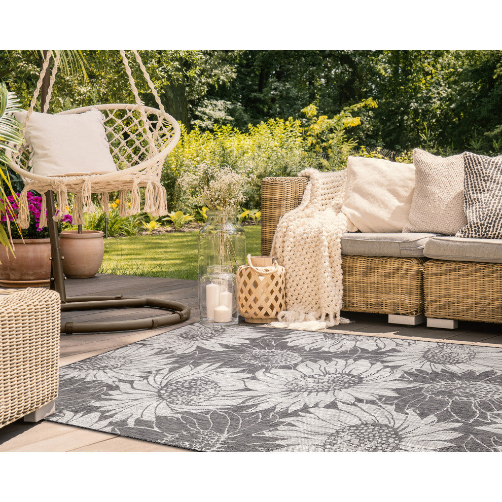Carmel Sunflower Field Indoor/Outdoor Rug, Black, 7'10"x9'10"