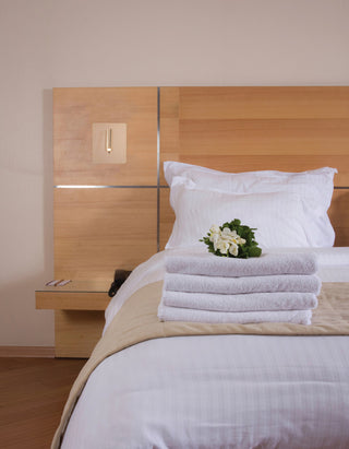 Villa LED Reading Light, Gold