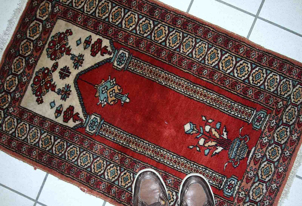 Handmade vintage prayer Turkish Konya rug 2' x 3' (62cm x 92cm) 1970s