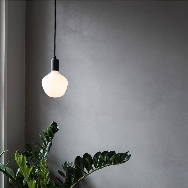 Enno with Graphite Pendant US