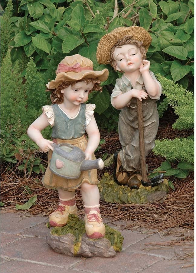 Farmer Frank and Fanny Statues
