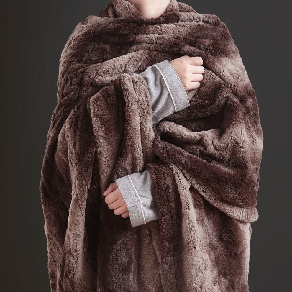 Beautyrest Zuri Oversized Faux Fur Heated Throw, Brown