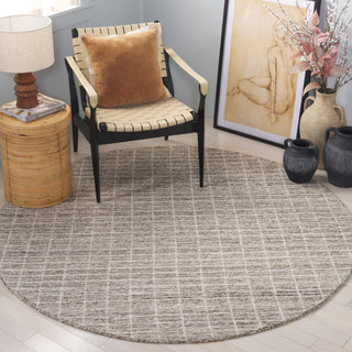 Safavieh Couture Ebony Collection EBN139 Rug, Natural/Grey, 6' Round