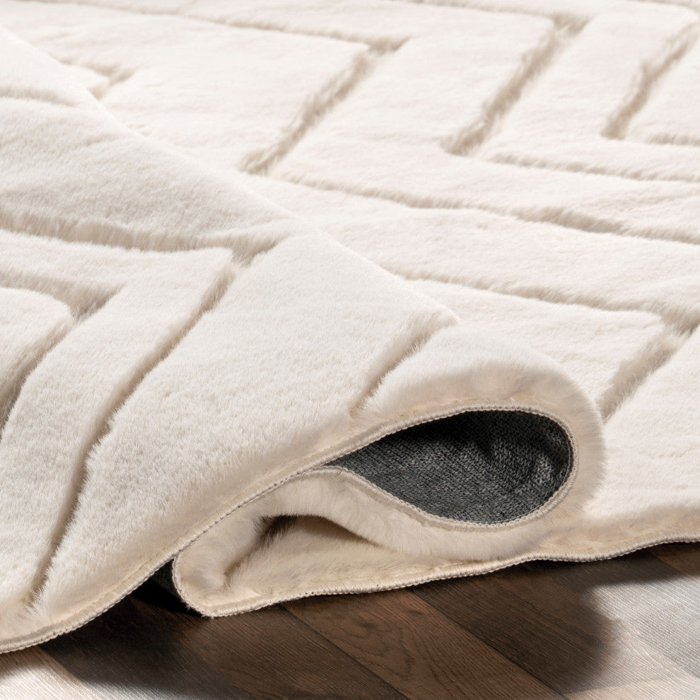 Nuloom Chevron Faux Rabbit Washable Rug, Off White 2' 6" x 8'