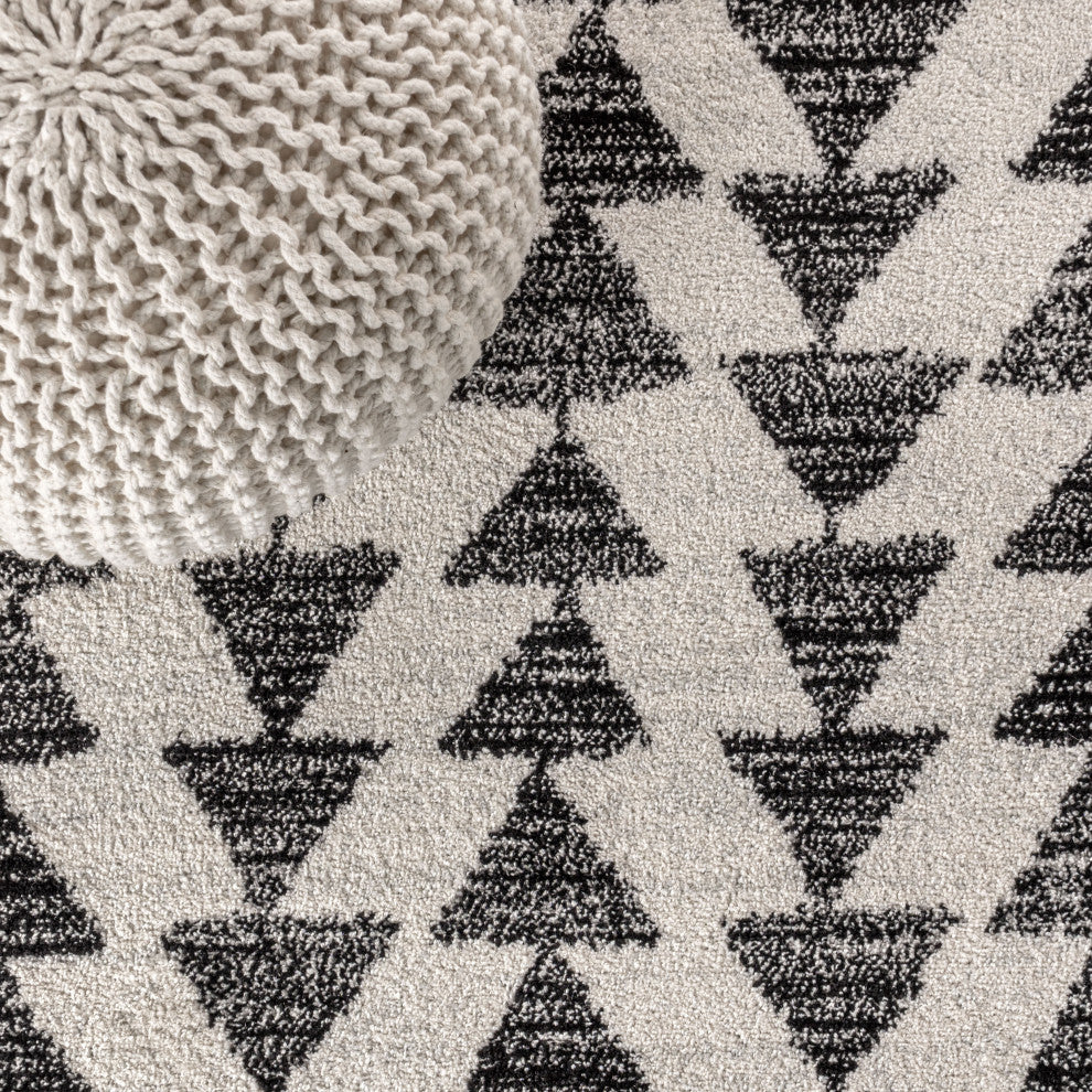 Aisha Moroccan Triangle Geometric Cream/Black 9' Round Area Rug