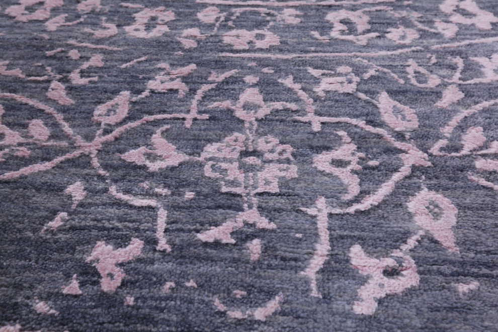 8' Round Hand Knotted Persian Wool and Silk Rug Q9128