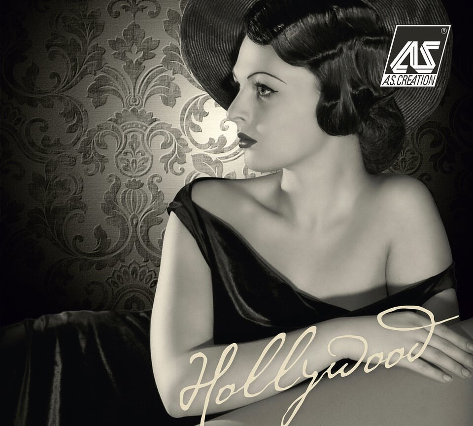 Hollywood  - Graphical Retro Floral Trails Vintage  White Wallpaper Roll
